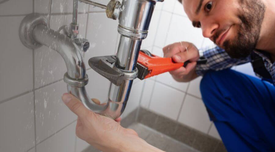 Expert burst pipe repair services in Laurel, IA